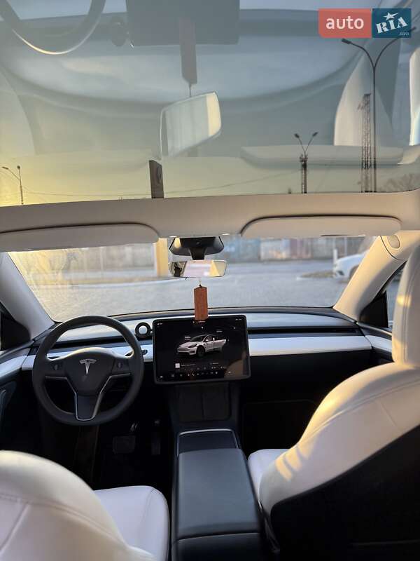 Позашляховик / Кросовер Tesla Model Y 2024 в Одесі