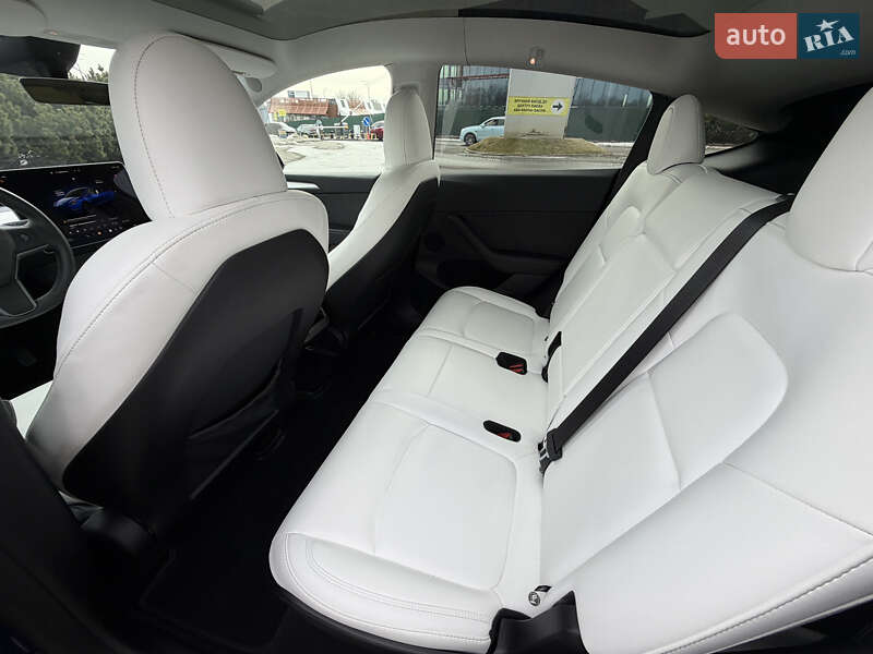 Позашляховик / Кросовер Tesla Model Y 2024 в Києві фото 25 Позашляховик / Кросовер Tesla Model Y 2024 в Києві