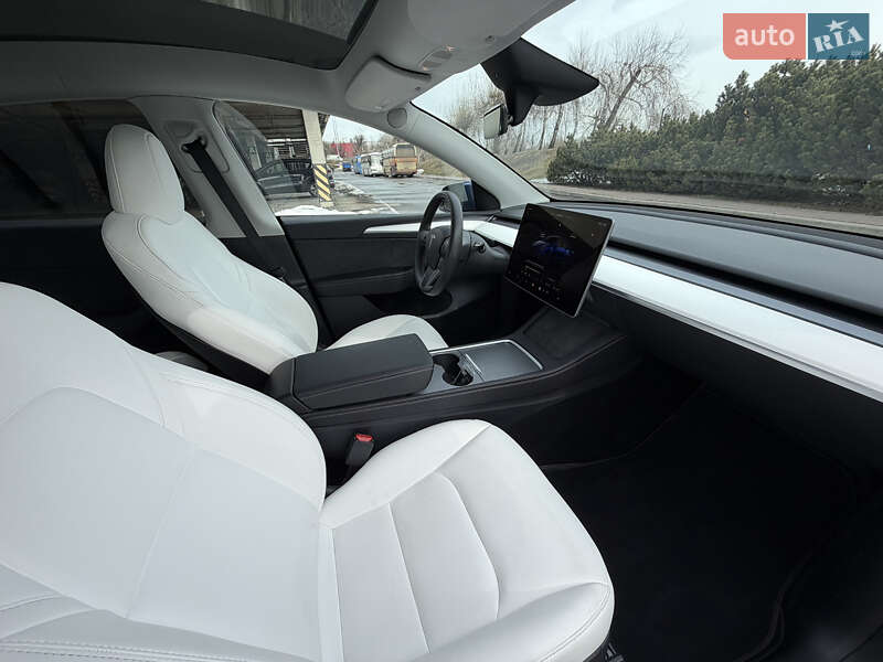 Позашляховик / Кросовер Tesla Model Y 2024 в Києві фото 39 Позашляховик / Кросовер Tesla Model Y 2024 в Києві