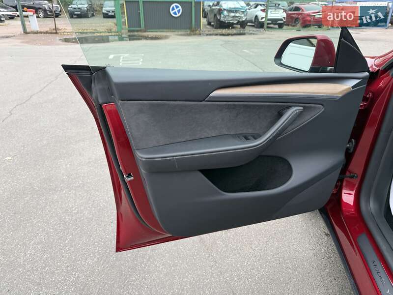 Позашляховик / Кросовер Tesla Model Y 2024 в Києві фото 10 Позашляховик / Кросовер Tesla Model Y 2024 в Києві