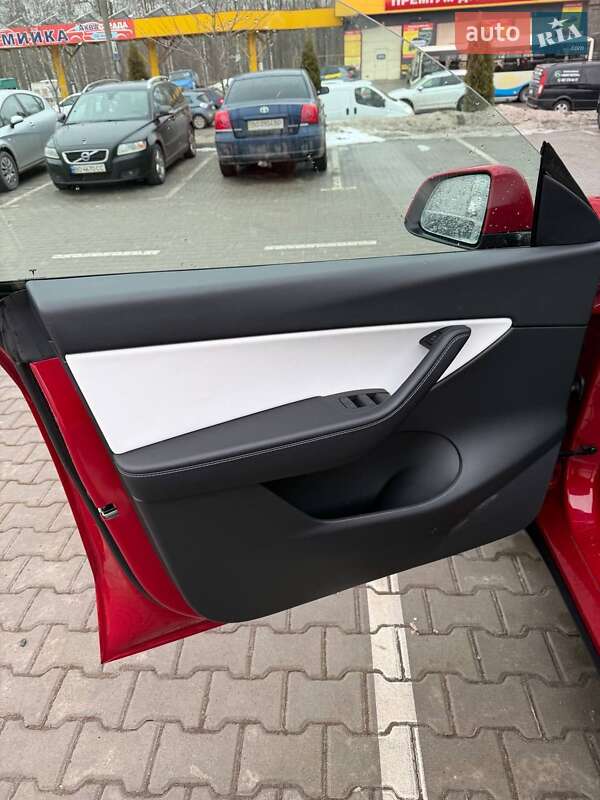 Внедорожник / Кроссовер Tesla Model Y 2021 в Тернополе