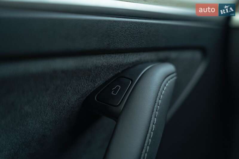 Внедорожник / Кроссовер Tesla Model Y 2023 в Черновцах