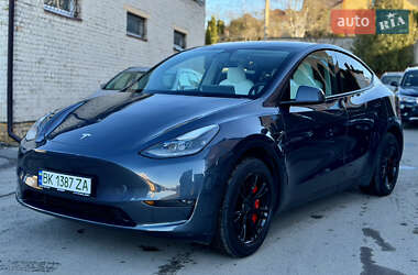 Внедорожник / Кроссовер Tesla Model Y 2023 в Ровно