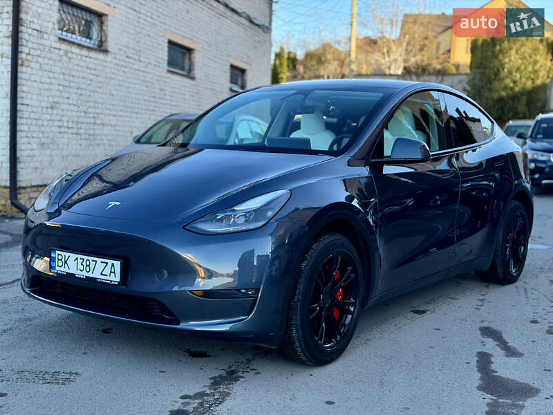 Tesla Model Y 2023