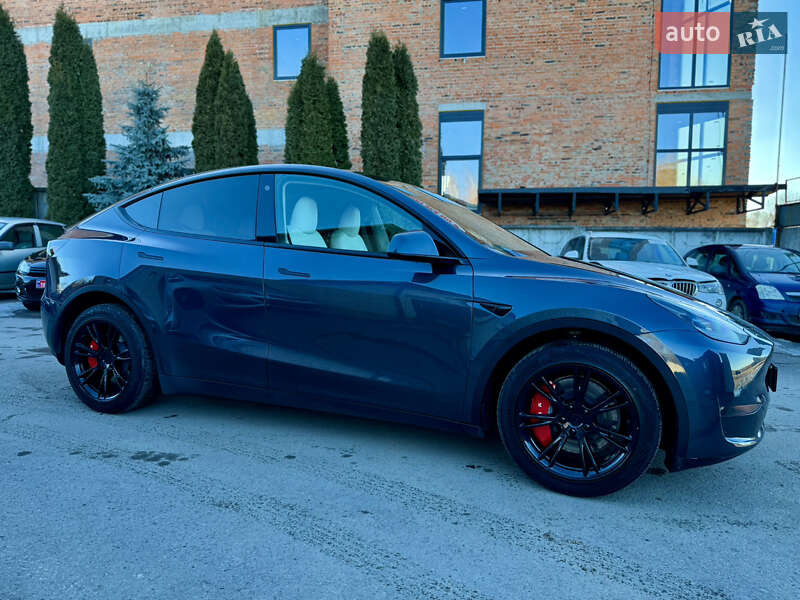 Внедорожник / Кроссовер Tesla Model Y 2023 в Ровно