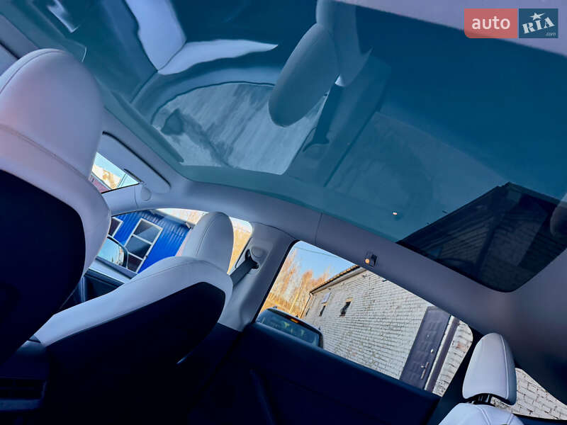 Внедорожник / Кроссовер Tesla Model Y 2023 в Ровно