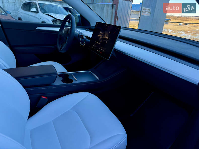 Внедорожник / Кроссовер Tesla Model Y 2023 в Ровно