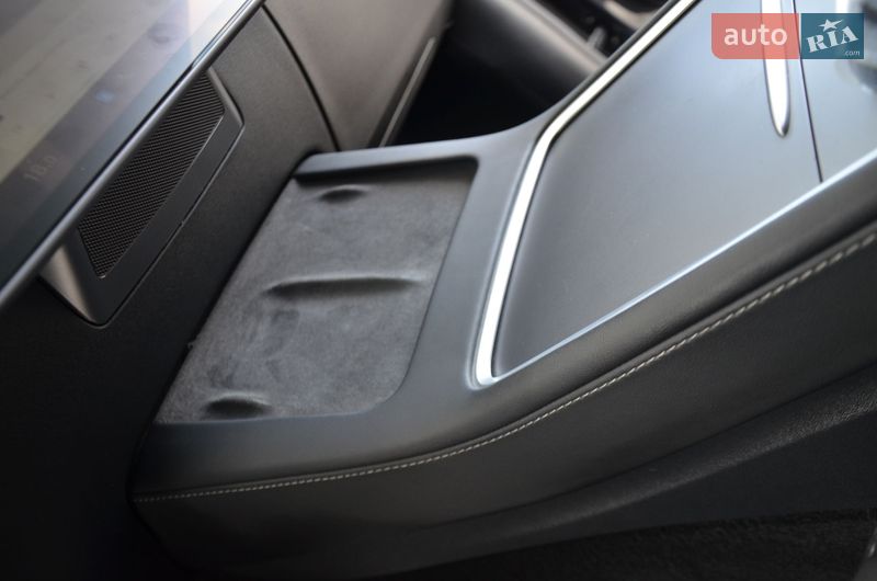 Внедорожник / Кроссовер Tesla Model Y 2024 в Трускавце