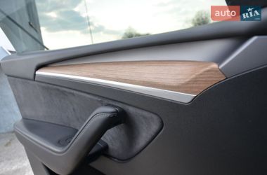 Внедорожник / Кроссовер Tesla Model Y 2024 в Трускавце