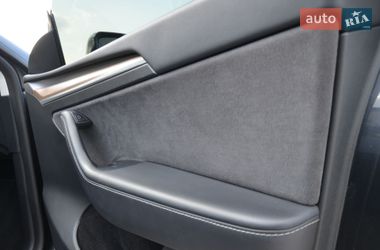 Внедорожник / Кроссовер Tesla Model Y 2024 в Трускавце