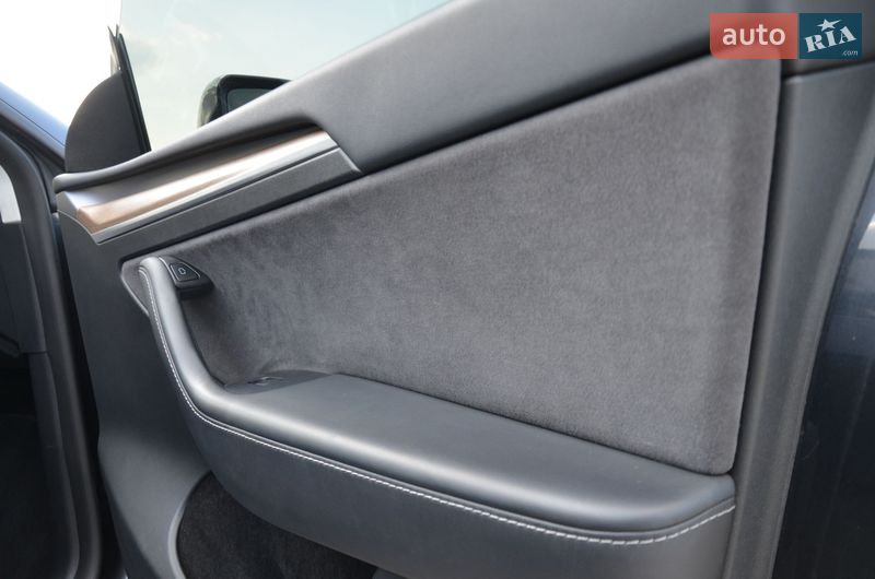 Внедорожник / Кроссовер Tesla Model Y 2024 в Трускавце