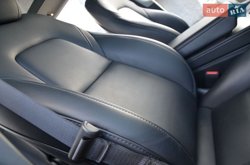 Внедорожник / Кроссовер Tesla Model Y 2024 в Трускавце