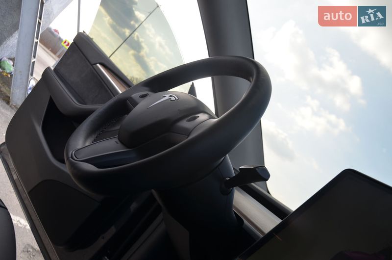 Внедорожник / Кроссовер Tesla Model Y 2024 в Трускавце