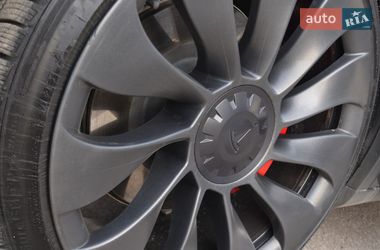 Внедорожник / Кроссовер Tesla Model Y 2024 в Трускавце