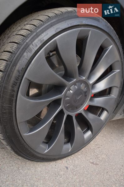 Внедорожник / Кроссовер Tesla Model Y 2024 в Трускавце