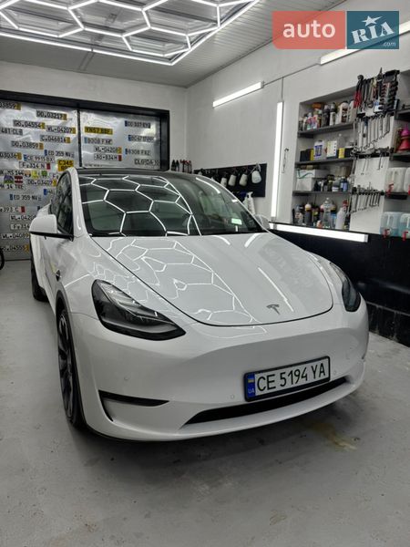 Позашляховик / Кросовер Tesla Model Y 2022 в Чернівцях
