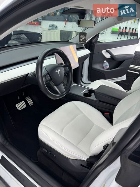 Позашляховик / Кросовер Tesla Model Y 2022 в Чернівцях