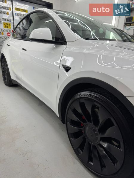 Позашляховик / Кросовер Tesla Model Y 2022 в Чернівцях