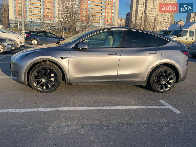 Внедорожник / Кроссовер Tesla Model Y 2024 в Киеве
