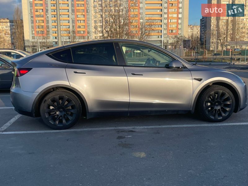 Внедорожник / Кроссовер Tesla Model Y 2024 в Киеве