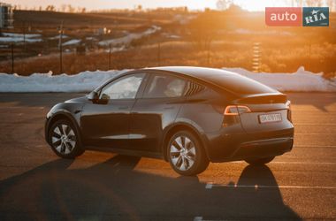 Внедорожник / Кроссовер Tesla Model Y 2024 в Ровно
