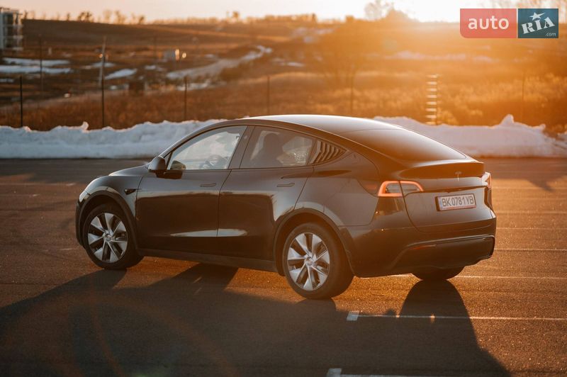 Tesla Model Y 2024 Tesla Model Y 2024