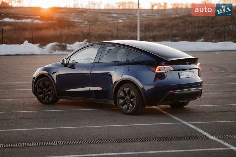 Внедорожник / Кроссовер Tesla Model Y 2024 в Ровно