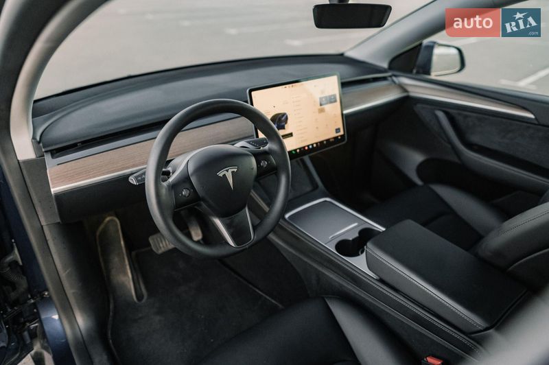 Внедорожник / Кроссовер Tesla Model Y 2024 в Ровно