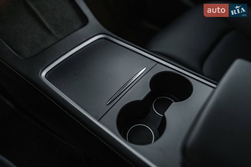 Внедорожник / Кроссовер Tesla Model Y 2024 в Ровно