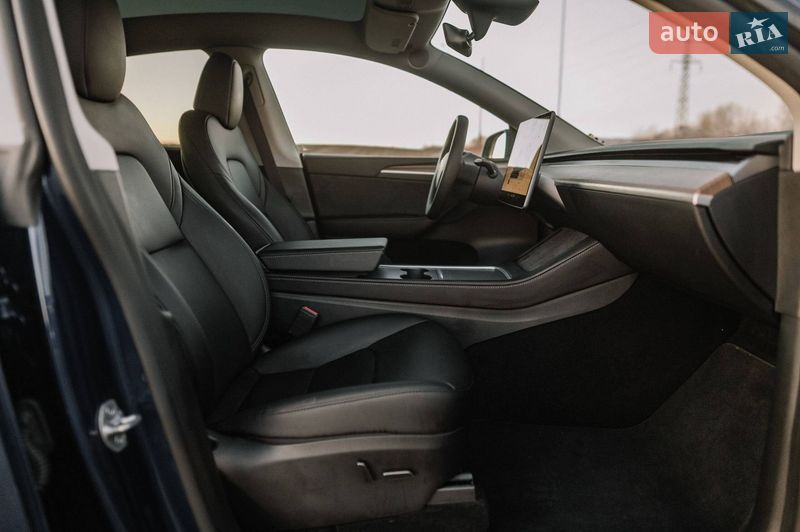 Внедорожник / Кроссовер Tesla Model Y 2024 в Ровно