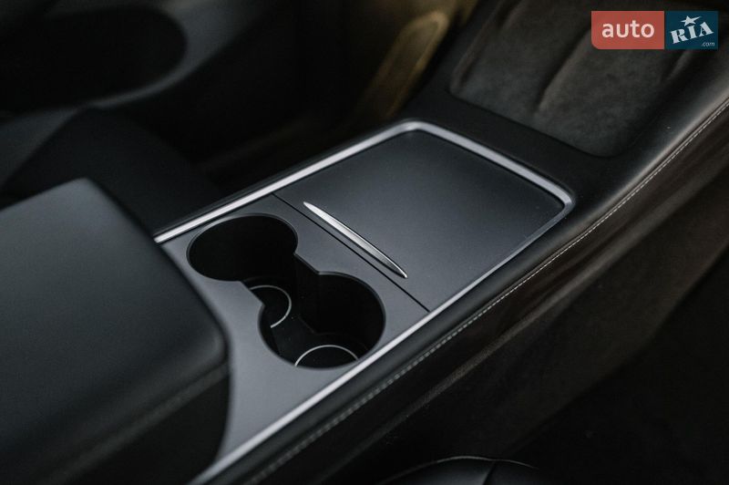 Внедорожник / Кроссовер Tesla Model Y 2024 в Ровно