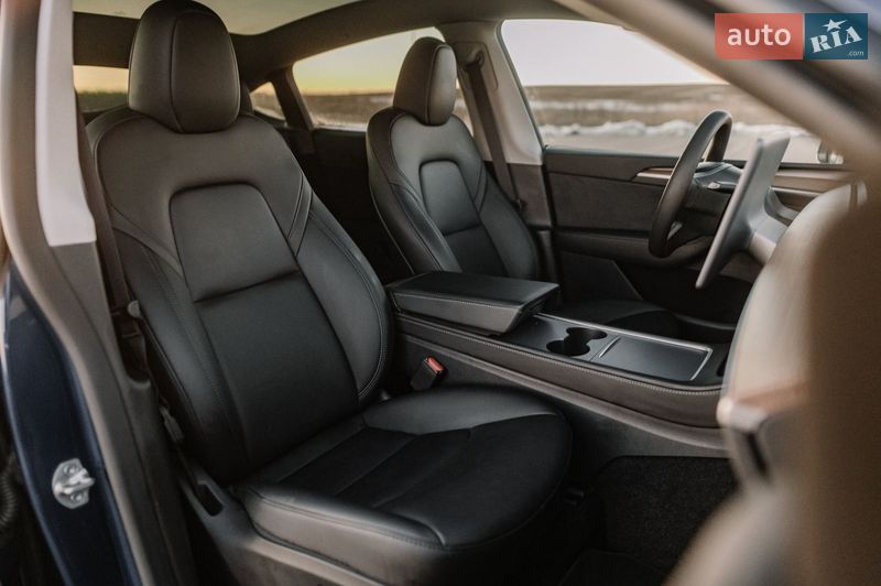 Внедорожник / Кроссовер Tesla Model Y 2024 в Ровно