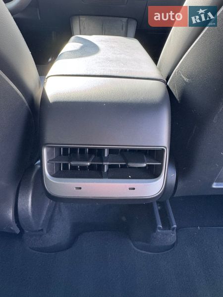 Позашляховик / Кросовер Tesla Model Y 2023 в Києві