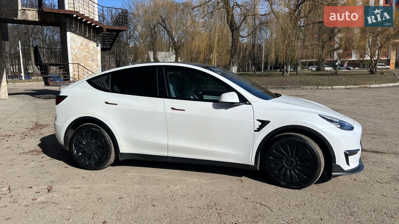 Позашляховик / Кросовер Tesla Model Y 2021 в Івано-Франківську