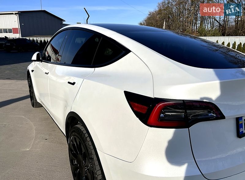 Внедорожник / Кроссовер Tesla Model Y 2023 в Луцке