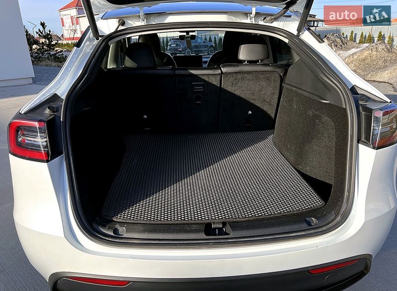 Внедорожник / Кроссовер Tesla Model Y 2023 в Луцке