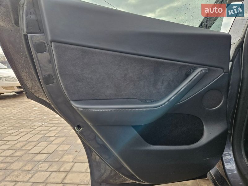 Позашляховик / Кросовер Tesla Model Y 2023 в Кривому Розі