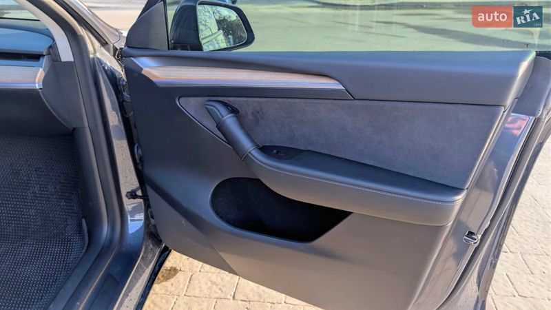 Внедорожник / Кроссовер Tesla Model Y 2023 в Львове