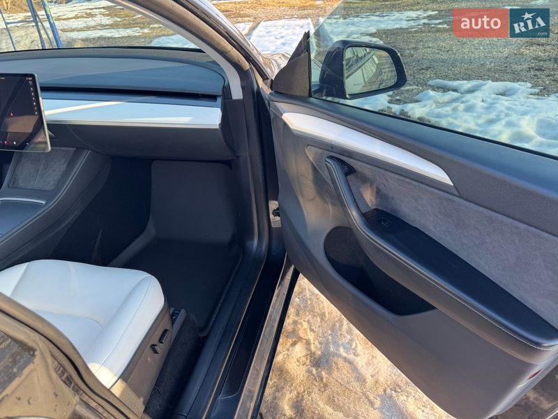 Позашляховик / Кросовер Tesla Model Y 2024 в Тернополі