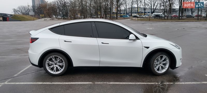 Внедорожник / Кроссовер Tesla Model Y 2023 в Киеве
