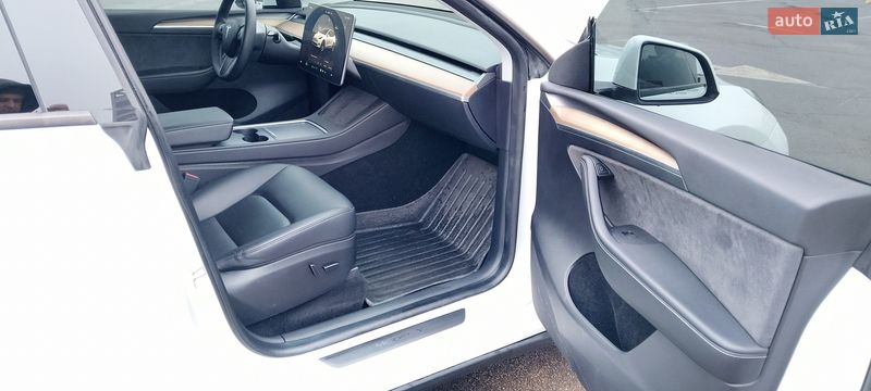 Внедорожник / Кроссовер Tesla Model Y 2023 в Киеве