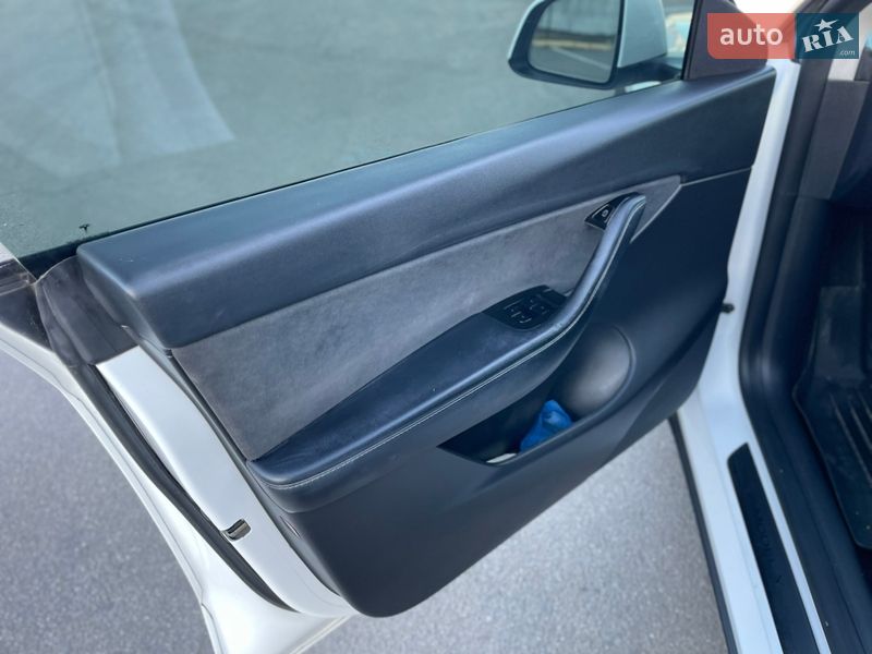 Позашляховик / Кросовер Tesla Model Y 2020 в Ужгороді