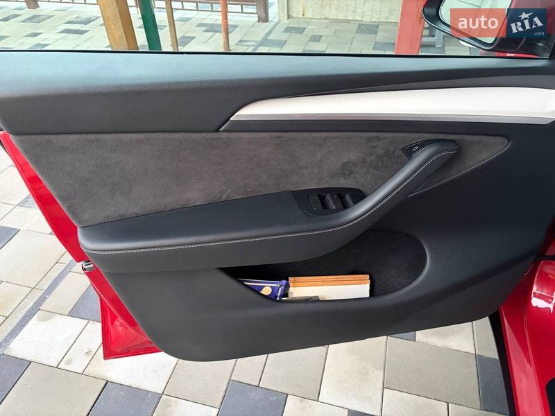 Позашляховик / Кросовер Tesla Model Y 2023 в Дніпрі