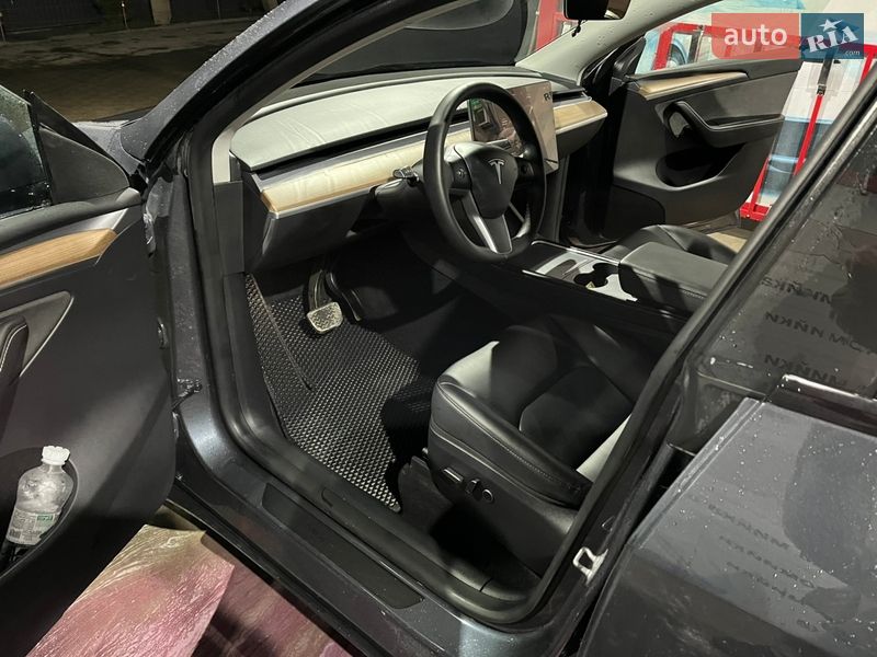Внедорожник / Кроссовер Tesla Model Y 2023 в Черновцах