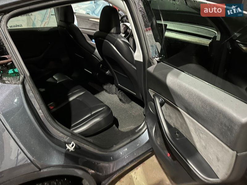 Внедорожник / Кроссовер Tesla Model Y 2023 в Черновцах