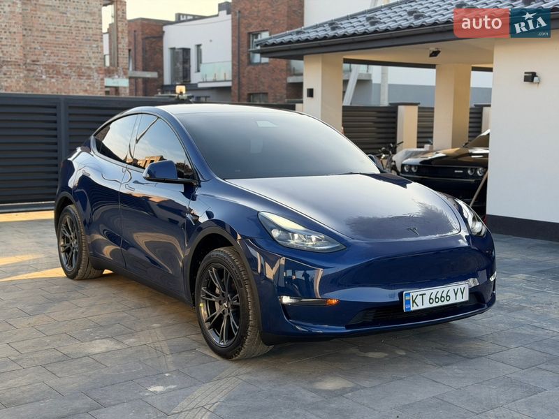 Внедорожник / Кроссовер Tesla Model Y 2024 в Ивано-Франковске