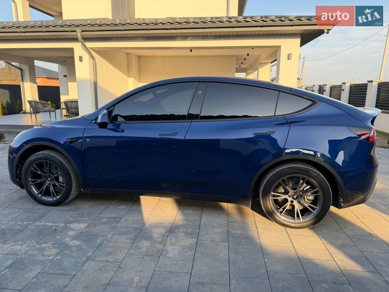 Внедорожник / Кроссовер Tesla Model Y 2024 в Ивано-Франковске