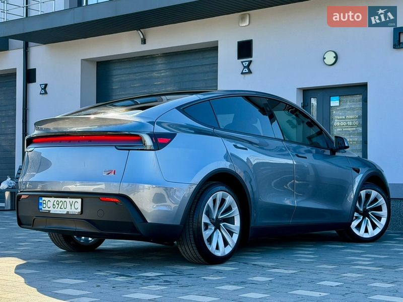 Внедорожник / Кроссовер Tesla Model Y 2025 в Дрогобыче