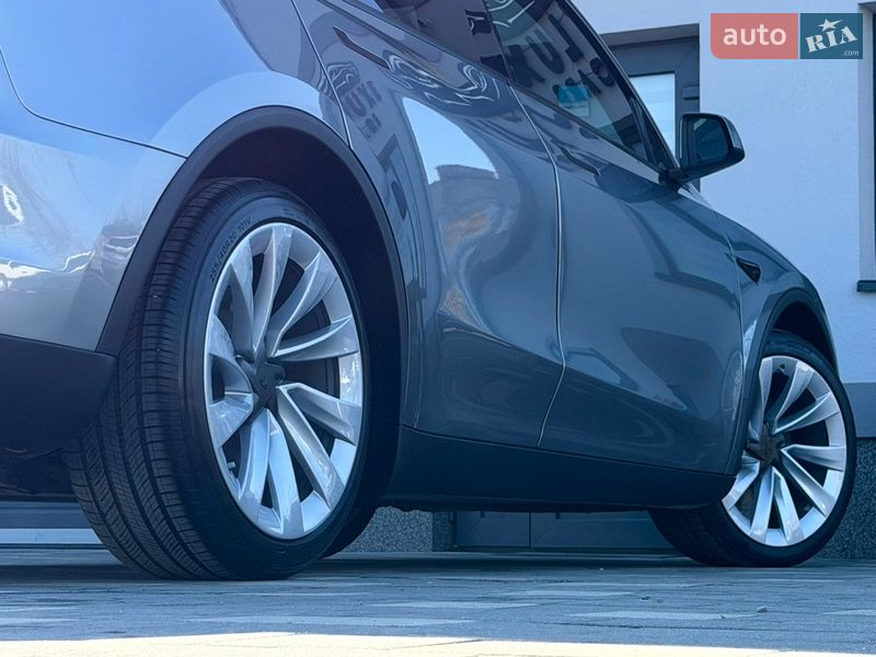 Внедорожник / Кроссовер Tesla Model Y 2025 в Дрогобыче