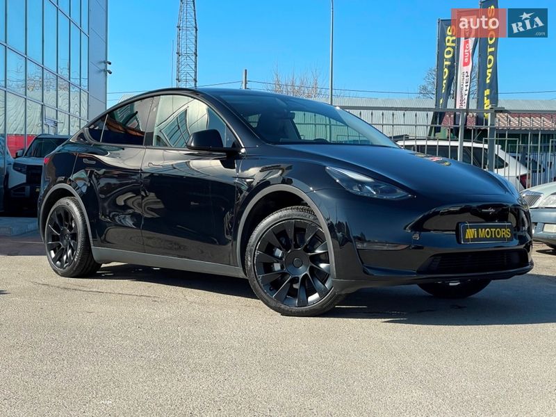 Tesla Model Y 2024